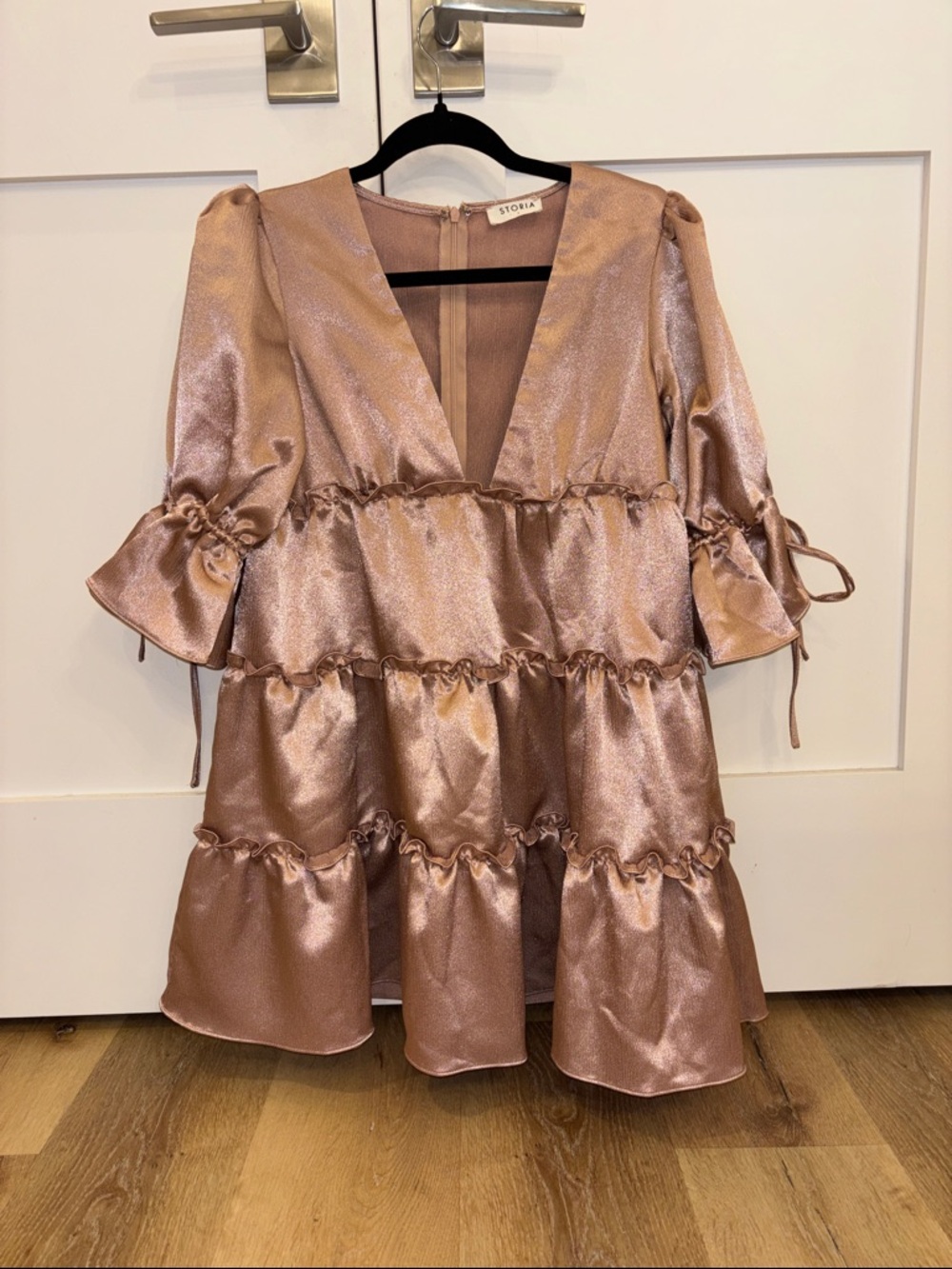 Boutique Storia Gorgeous Shimmer Tiered Ruffle Dress Small